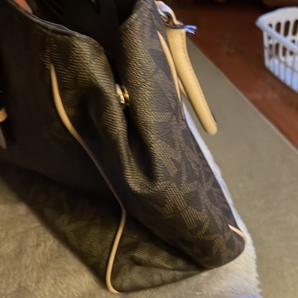 Michael Kors pleather shoulder bag - Picture 3 of 9